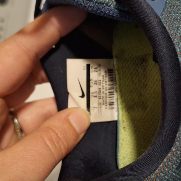 Nike shoes - Picture 3 of 4